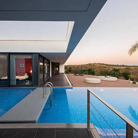Sernadinha Lux Villa