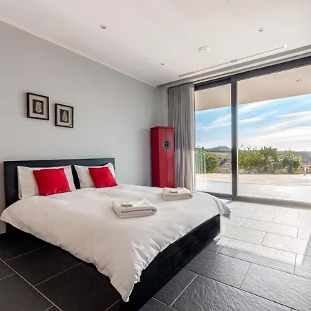 Sernadinha Lux Villa