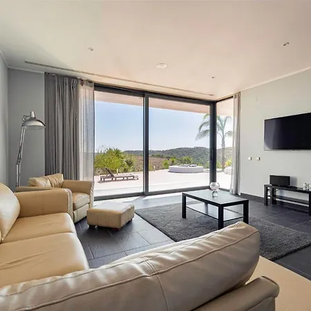 Sernadinha Lux Villa *