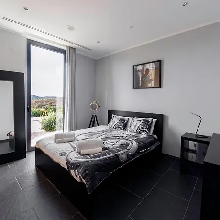 Sernadinha Lux Villa *