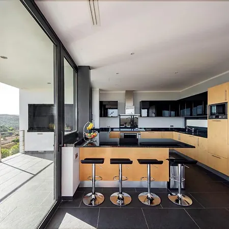 Sernadinha Lux Villa *